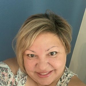 Meet your Posher, Idalia